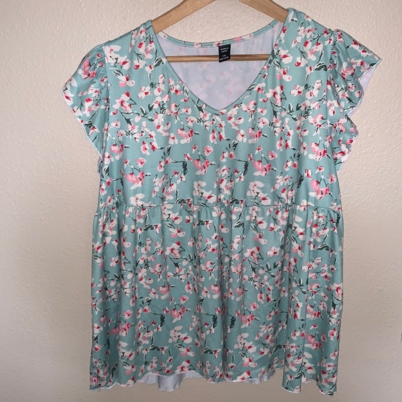 SHEIN LUNE Plus Ditsy Floral Print Butterfly Sleeve Peplum Tee - Picture 1 of 4